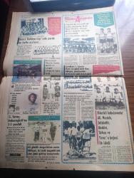 Milliyet Gazetesi - Turkish Newspaper - 20 Ağustos 1981 - ürkek fiyatlar yazan Mehmet Barlas Başmakale - Alparslan Türkeş ve 586 MHP'li mahkemede Fotoğrafı - sanık MHP'lilerden Mamak cezaevinde bulunanlar salona daha önce alındılar - 2 terörist Mustafa Özgenç ile İsmet Şahin'in idamları onaylandı - İstanbul'da 3'ü kız 16 Devrimci Kurtuluş örgütü militanı yakalandı - Mevhibe İnönü kendi gelinliğini giyen torunu Gülsün'ü yaşlı gözlerle izledi Fotoğrafı - Başbakan yardımcısı Turgut Özal hedefim 90 kiloya düşmek Fotoğrafı - görüşmeye devam yazan Sami Kohen - Alamanya Alamanya yazan Aziz Nesin yazı dizisi - Abdülcanbaz çizen Turhan Selçuk - MHP davası yazan Teoman Erel - Kawa Red örgütünden 13 kişi yakalandı - Yurdun dört köşesinden futbol - 13. Balkan yüzme şampiyonasında ülkemizin altın madalya ümidi Murat Özüak görülüyor Fotoğrafı - Sakaryaspor kulüp başkanı Tuncer Tepe - Kırkpınar bitti ve Arap da yenildi dedikodu bitmedi Fotoğrafı - Galatasaray Ankaragücü'ne 3 1 yenildi