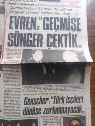 Milliyet Gazetesi - Turkish Newspaper - 21 Kasım 1982 - YÖK üzerine yazan Mehmet Barlas Başmakale - rotasyona giden doçent Hüsamettin Akçay eşyalarını ilanla satışa çıkardı Fotoğrafı - profesör Onur Kumbaracıbaşı İhsan Doğramacıyı istifaya çağırdı - profesör Nurettin Sözen 1500 metrelik rotasyon olmaz dedi - Cumhurbaşkanı Kenan Evren şimdi kardeşlik dönemi başlamıştır geçmişe sünger çekti dedi  - Cumhurbaşkanı Kenan Evren Federal Almanya Dışişleri Bakanı Hans Dietrich Genscher'i dün sabah Çankaya köşkü'nde kabul etti fotoğraf - Genscher Türk işçileri dönüşe zorlanmayacak dedi - Ferruh Bozbeyli yeni partiler eski partilerin eğilimini yansıyacak - Orgeneral Necdet Üruğ'un sıfatı cumhurbaşkanlığı genel sekreteri olarak değiştirildi - Hey  dergisinin yarışmasında yılın genç kızı Mihrah Uysal seçildi fotoğraf - Zerrin Özer Fotoğrafı - kaçırılan Deniz Aktopuk İzmir'de aranıyor - Devekuşu'na mektuplar yazan Haldun Taner - Galatasaray Samsunspor maçı - Adanademirspor Fenerbahçe maçı