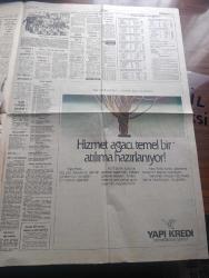 Milliyet Gazetesi - Turkish Newspaper - 21 Kasım 1982 - YÖK üzerine yazan Mehmet Barlas Başmakale - rotasyona giden doçent Hüsamettin Akçay eşyalarını ilanla satışa çıkardı Fotoğrafı - profesör Onur Kumbaracıbaşı İhsan Doğramacıyı istifaya çağırdı - profesör Nurettin Sözen 1500 metrelik rotasyon olmaz dedi - Cumhurbaşkanı Kenan Evren şimdi kardeşlik dönemi başlamıştır geçmişe sünger çekti dedi  - Cumhurbaşkanı Kenan Evren Federal Almanya Dışişleri Bakanı Hans Dietrich Genscher'i dün sabah Çankaya köşkü'nde kabul etti fotoğraf - Genscher Türk işçileri dönüşe zorlanmayacak dedi - Ferruh Bozbeyli yeni partiler eski partilerin eğilimini yansıyacak - Orgeneral Necdet Üruğ'un sıfatı cumhurbaşkanlığı genel sekreteri olarak değiştirildi - Hey  dergisinin yarışmasında yılın genç kızı Mihrah Uysal seçildi fotoğraf - Zerrin Özer Fotoğrafı - kaçırılan Deniz Aktopuk İzmir'de aranıyor - Devekuşu'na mektuplar yazan Haldun Taner - Galatasaray Samsunspor maçı - Adanademirspor Fenerbahçe maçı