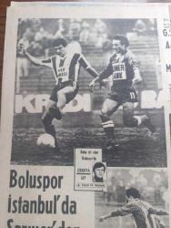 Milliyet Gazetesi - Turkish Newspaper - 21 Kasım 1982 - YÖK üzerine yazan Mehmet Barlas Başmakale - rotasyona giden doçent Hüsamettin Akçay eşyalarını ilanla satışa çıkardı Fotoğrafı - profesör Onur Kumbaracıbaşı İhsan Doğramacıyı istifaya çağırdı - profesör Nurettin Sözen 1500 metrelik rotasyon olmaz dedi - Cumhurbaşkanı Kenan Evren şimdi kardeşlik dönemi başlamıştır geçmişe sünger çekti dedi  - Cumhurbaşkanı Kenan Evren Federal Almanya Dışişleri Bakanı Hans Dietrich Genscher'i dün sabah Çankaya köşkü'nde kabul etti fotoğraf - Genscher Türk işçileri dönüşe zorlanmayacak dedi - Ferruh Bozbeyli yeni partiler eski partilerin eğilimini yansıyacak - Orgeneral Necdet Üruğ'un sıfatı cumhurbaşkanlığı genel sekreteri olarak değiştirildi - Hey  dergisinin yarışmasında yılın genç kızı Mihrah Uysal seçildi fotoğraf - Zerrin Özer Fotoğrafı - kaçırılan Deniz Aktopuk İzmir'de aranıyor - Devekuşu'na mektuplar yazan Haldun Taner - Galatasaray Samsunspor maçı - Adanademirspor Fenerbahçe maçı