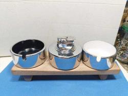 MSÇ7---İKİ ADET KÜL TABLASI VE ESKİ GAZLI MASA ÇAKMAĞI -ÇALIŞMIYOR