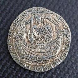 İngiltere, Korsanların Hazinesi Temalı Hatıra Para/Madalyon. (2 Angleterre-Noble Sikkesi Env. 1365) BP Koleksiyonu. Ön-Arka Yüz: Taçlı Kral Edward III, Zincir Zırh Giymiş, Bir Geminin Üzerinde Profilden Duruyor, Sağ Elinde Kılıcı, Sol Elinde İse Fransa ve İngiltere'nin Dört Parçalı Kalkanı Var. (Latince ve İngilizce Yazılar.) 1968. Bakır-Alüminyum-Nikel (28 mm)