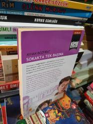 Sokakta Tek Başına