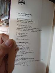 Sokakta Tek Başına