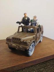 Jeep ve 2 Adet Askeri Figür