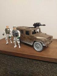 Jeep ve 2 Adet Askeri Figür