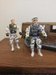 Jeep ve 2 Adet Askeri Figür
