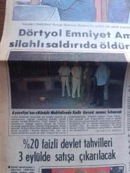 Milliyet Gazetesi - Turkish Newspaper - 31 Temmuz 1980 - Süleyman Demirel ve Bülent Ecevit karikatür çizen Bedri Koraman - Dörtyol emniyet amiri silahlı saldırıda öldürüldü - kaçırılan hasankeyf bucağı belediye başkanının şoförü ölü olarak bulundu - Ayasofya'nın Hünkar mahfelinde Kadir gecesi namaz kılınacak fotoğraf - partilerarası  komisyon 2 yasa tasarısında anlaştı - Filistin Kurtuluş örgütü temsilcisi Abu Fıraz Türkiye'den İsrail konusunda daha ileri adımlar bekliyoruz - Silahlı kuvvetlerin İhsan Sabri Cağlayangil'e uyarı mektubu verdiği yolundaki haberler yalanlandı - Süleyman Demirel genç subayların Atatürk ilkelerine bağlı çalışacaklarına inanıyorum - İstanbul Belediye Başkanı Aytekin Kotil - İstanbul Üniversitesi fen fakültesi dekanlığına Profesör Ahmet Yüksel Özemre seçildi - Zülfü Livaneli için Alman TV'si program yaptı fotoğraf - Tele Pano yazan Erman Şener - televizyonda bugün - Latin Amerika'dan örnekler yazan Sami Kohen - Star deterjan - MSP'li Şevket Kazan