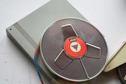 KUTUSUNDA MAKARALI TEYP BANDI TOPLAM 5 ADET HEPSİDE GÖNDERILECEKTIR (İ4 KASA