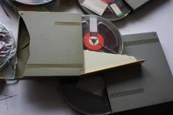 KUTUSUNDA MAKARALI TEYP BANDI TOPLAM 5 ADET HEPSİDE GÖNDERILECEKTIR (İ4 KASA