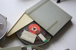 KUTUSUNDA MAKARALI TEYP BANDI TOPLAM 5 ADET HEPSİDE GÖNDERILECEKTIR (İ4 KASA