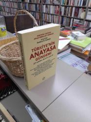 Türkiye'nin Anayasa Gündemi - 26 Uzman, 66 Soru - Yanıt