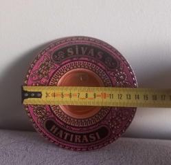 EL EMEĞİ BAKIR OYMA SİVAS HATIRASI YAZILI DUVAR SÜS TABAĞI.  KONDİSYON YÜKSEK KOLEKSİYONLUK NADİR