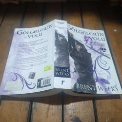 Gölgelerin Yolu - Gece Meleği Üçlemesi 1