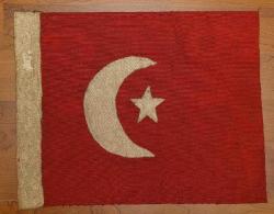 ESKİLERDEN ASKER GÖĞÜS CEBİ BAYRAĞI. TAMAMEN EL DİKİMİ. KOLEKSİYONLUK.