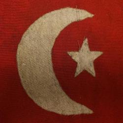 ESKİLERDEN ASKER GÖĞÜS CEBİ BAYRAĞI. TAMAMEN EL DİKİMİ. KOLEKSİYONLUK.