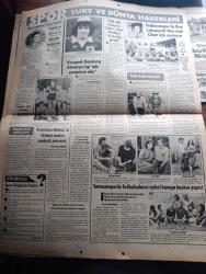 Günaydın Gazetesi - Turkish Newspaper - 5 Ağustos 1977 - CHP'deki muhalif grup ısrar ediyor Bülent Ecevit'ten başka bütün yöneticiler değiştirilmelidir - Deniz Baykal günaydın muhabiri Ahmet Kadıbeşegil ile Fotoğrafı - Ticaret bakanı Agah Oktay Güner çarşıda yumurta kontrolu yaptı fotoğraf - Amerikan kongre üyelerinin kendi ağzından ambargonun içyüzü röportaj Ertuğrul Akbay - Mısır ölen Makarios için yas tutmada Yunanistan'ı geçti - Makarios için İngiltere'de bayrakların yarı indirilmesi tepki gördü Fotoğrafı - Fırt dergisinden seçmeler - Borsa bankerler - 06 Ankara yazan Can Pulak - Trabzonspor ile Rus lokomotif Takımı Mersinli Cihat Erbil için oynuyor fotoğraf - Samsunsporlu futbolcuların eşleri kampa baskın yaptı fotoğraf - Fenerbahçe Yarın Ankaragücü ile oynayacak - basketbolcu Gülseren Gönül'ün boyunun uzaması ameliyatla önlenecek Fotoğrafı - Levent Kırca fotoğraf - Nesrin Sipahi 8 şarkı söyleyecek Fotoğrafı - televizyonda gördüklerimiz - Küçük Ev dizisi 20.50'de televizyonda