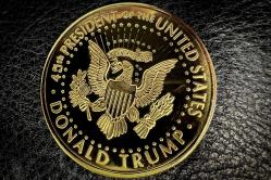 ALTIN KAPLAMA YENİ YAPIM MADENİ PARA TRUMP 15