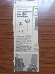 Hürriyet Gazetesi Kupürü - Turkish Newspaper - 3 Ocak 1982 - yurt dışından teklifler - ithalat - ihracat - taahhüt - Hindistan büyük miktarlarda Çelik kimyevi madde gübre ve çimento satın almak istiyor - Naila Enterprise LTD adlı Bangladeşli bir firma ülkemizden 70 bin balya ham pamuk satın almak için ihracatçı firmalarla temas kurmak istediğini bildirdi - dünkü döviz kurları - 1 ABD doları 132.30 - 1 Batı Alman markı 58.35 - 100 Japon Yeni 59.68 - çapraz kurlar - 1 ABD doları 5.7347 Fransız Frangı - altın fiyatları - Cumhuriyet altını 11.500 - Reşat altını 1200 - Napolyon 10250 - Ana Baba okulunda ders veren doğumevi başhekimi Ziya Durmuş düşük yüzünden yılda 10 bin kadın ölüyor dedi - kırsal kesim kadınına spiral eğitim düzeyi yüksek kadına da hap öneriliyor - Şefika Köymen