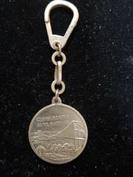 TÜRKİYE GARANTİ BANKASI 1946 TARİHİLİ CUMHURİYETİN 50. YILI HATIRASI ÇİL KONDİSYONDA GÜMÜŞ ANAHTARLIK