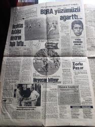 Hürriyet Gazetesi - Turkish Newspaper - 12 Eylül 1982 - Avrupa'da Ermeni avı - Ermeni katillerinin yardımcısı 3 dişi Şeytan Margret Alek ve Suzi - Londra'da ve Zürih'te eyleme hazırlanan silahlı ve bombalı 3 terörist yakalandı - öldürülen Burgaz konsolosluğumuz idare ateşesi Bora Süelkan'ın Ailesi perişan Fotoğrafı - POL DER başkanı polis Kadir Boztimur Rızgari örgütünün lideri çıktı Fotoğrafı - Türkçe kurbanlarına Yarın müjde var - 60'lık anne Fadime Kavakçı bebeğini dua ede ede emzirdi Fotoğrafı - Banker Kastelli tutuklandı - cumhurbaşkanı Anayasa mahkemesi kararlarının yeniden görüşülmesi isteyebilecek - evlilikte cinsel sorunlar - olaylar ve insanlar yazan Hasan Pulur - Prenses Diana fazla kiloları için rejimde Fotoğrafı - Almanya'da cadılar ayini Fotoğrafı - güreşçimiz Salih Bora yüzümüzü ağarttı Fotoğrafı - Beşiktaşlı Samet Aybaba Bir akın kesiyor Fotoğrafı - futbol federasyonu Başkanı Yılmaz Tokatlı - İzmir fuarı'nın çiçeği burnunda assolisti Nesrin Topkapı Nurhan Damcıoğlu ile