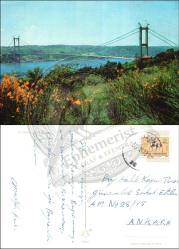 İstanbul, Boğaziçi Köprüsü, Kartpostal, 1970’ler: Yeşillikler arasından Boğaz ve köprü genel görünümü, iki yaka ve mavi su hattı.