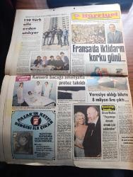 Hürriyet Gazetesi - Turkish Newspaper - 14 Mart 1982 - Başbakan Bülend Ulusu'nun 6. Basın toplantısı iki saat sekiz dakika sürdü Fotoğrafı - vergi gelirleri tahmininde yanılınca Turgut Özal bahsi kaybetti Fotoğrafı - İstanbul eski Belediye başkanlarından Ahmet İsvan DİSK yöneticileri davasında 53. Sanık oldu fotoğraf - bayan profesör Sezin Karadede sahte rapor vermekten yargılanacak - İzmir'de TKEP üyesi Seyit Konuk İbrahim Ethem Coşkun Ve Necati Vardar idam edildi - Hora gemisi bakıma alındı - Bayan Kaddafi vitrin bakıyor - Ya Lozan'ın kurduğu denge ne olacak yazan Oktay Ekşi - olaylar ve insanlar yazan Hasan Pulur - bugün büyükanne Claudia Cardinale 43 Raquel Welch 41 Jane Fonda 44 yaşında hala çekiciler Fotoğrafı - Akbank - Fenerbahçe Bursaspor'u Bahtiyar Yorulmaz ile geçti  Fotoğrafı - altın madalya için koşacak olan Mehmet Yurdadön Fotoğrafı - Galatasaray Eskişehirspor Maçı - Almanın Türk düşmanlığında yeni oyunu 120 Türk aile evde atılıyor - kanserli bacağa ameliyatla protez