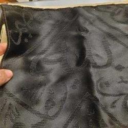 LOT.5 » DEĞİŞİK KUMAŞ KABE ÖRTÜSÜ. PARLAK. KENARLARI DİKİŞLİ.  35 X 26 CM.