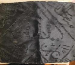 DEĞİŞİK KUMAŞ KABE ÖRTÜSÜ. PARLAK. KENARLARI DİKİŞLİ.  35 X 26 CM.