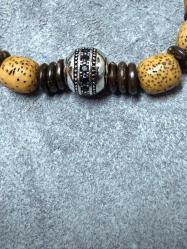 Ağaç çekirdeğinden gümüş taneli bileklik unisex