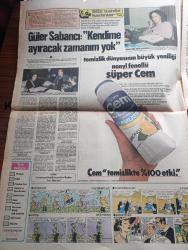 Hürriyet Gazetesi - Turkish Newspaper - 19 Ocak 1982 - Fransız Danıştayının kararı Türkiye'de Ermenilere baskı yapılmıyor - sandık cinayetinin faili Banu Ergüder cezaevinden çıktı - Haydar Acar Banu Ergüder'i cezaevinde sevdi Fotoğrafı - ASALA Türk konsolosluğunu işgal eden ve bir süredir açlık grevi yapan 4 teröristle ilgili olarak Fransa'ya yeni tehditler savurdu - çalınan silahlar hakkında Birleşmiş Milletlerden açıklama bekliyoruz - KTFD eski Maliye Bakanı Rüstem Tatar'ın 3 yıla kadar hapsi isteniyor - 1 milyarlık Hora Gemisinin altı midye bağladı - Güler Sabancı kendime ayıracak zamanım yok Fotoğrafı - çökertilen Apocu'lardan aranan sadece 65 kişi kaldı - Apocuların lideri Abdullah Öcalan da arananlar arasında Fotoğrafı - 7662 anarşist aranıyor - 16 yaşındaki çekiççimiz Murat Elçin'e ünlü Alman atletizm otoritesi Robert Keil hayran kaldı Fotoğrafı - antalyalılar Galatasaray'ı gördüğü yerde alkışlıyor - Erhan Önal Fenerbahçe'de - Ornella Muti seks kokan afiş yüzünden  dava açtı