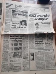Hürriyet Gazetesi - Turkish Newspaper - 19 Ocak 1982 - Fransız Danıştayının kararı Türkiye'de Ermenilere baskı yapılmıyor - sandık cinayetinin faili Banu Ergüder cezaevinden çıktı - Haydar Acar Banu Ergüder'i cezaevinde sevdi Fotoğrafı - ASALA Türk konsolosluğunu işgal eden ve bir süredir açlık grevi yapan 4 teröristle ilgili olarak Fransa'ya yeni tehditler savurdu - çalınan silahlar hakkında Birleşmiş Milletlerden açıklama bekliyoruz - KTFD eski Maliye Bakanı Rüstem Tatar'ın 3 yıla kadar hapsi isteniyor - 1 milyarlık Hora Gemisinin altı midye bağladı - Güler Sabancı kendime ayıracak zamanım yok Fotoğrafı - çökertilen Apocu'lardan aranan sadece 65 kişi kaldı - Apocuların lideri Abdullah Öcalan da arananlar arasında Fotoğrafı - 7662 anarşist aranıyor - 16 yaşındaki çekiççimiz Murat Elçin'e ünlü Alman atletizm otoritesi Robert Keil hayran kaldı Fotoğrafı - antalyalılar Galatasaray'ı gördüğü yerde alkışlıyor - Erhan Önal Fenerbahçe'de - Ornella Muti seks kokan afiş yüzünden  dava açtı