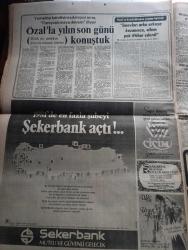 Hürriyet Gazetesi - Turkish Newspaper - 31 Aralık 1981 - Kenan Evren demokrasiye dönüş takviminde bir yaprak daha açtı seçim 83 sonbaharında - Kenan Evren neler dedi - Atatürk filminin çekimleri tamamlandı Atatürk rolünü Fransız Andre Mussche oynuyor Fotoğrafı - 2 Türk Tedhişçi bir ermeni ile beraber İngiltere'de yakalandı - Zenci basketçiler yılbaşı için Amerika'dan sevgililerini getirtti Fotoğrafı - Turgut Özal eşi Semra Özal ile İstanbul'da dinleniyor İstanbul'da dinleniyor Fotoğrafı - yılbaşı gecesi 9 saat ekran başındayız - 1981 Zeki Müren ile biterken yeni yıl Nesrin Topkapı ile başlayacak Fotoğrafı - Olaylar ve insanlar yazan Hasan Pulur - yeni yıl tebrik mesajları - ÇBS yeni yılınızı kutlar - Türk Pirelli yeni yılınızı kutlar - Banker Kastelli - Turgut Özal ile müzik şiir yemek biraz da ekonomi üzerine sohbet - Fenerbahçe'de Trabzonspor'da yeneceğiz diyor - Salih Bora yüzümüzü güldürdü - 41,5 milyon harcayıp 125 madalya kazandık - halterde rekor makinesi Rıza Nazlıgül Fotoğrafı