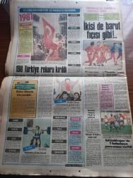 Hürriyet Gazetesi - Turkish Newspaper - 31 Aralık 1981 - Kenan Evren demokrasiye dönüş takviminde bir yaprak daha açtı seçim 83 sonbaharında - Kenan Evren neler dedi - Atatürk filminin çekimleri tamamlandı Atatürk rolünü Fransız Andre Mussche oynuyor Fotoğrafı - 2 Türk Tedhişçi bir ermeni ile beraber İngiltere'de yakalandı - Zenci basketçiler yılbaşı için Amerika'dan sevgililerini getirtti Fotoğrafı - Turgut Özal eşi Semra Özal ile İstanbul'da dinleniyor İstanbul'da dinleniyor Fotoğrafı - yılbaşı gecesi 9 saat ekran başındayız - 1981 Zeki Müren ile biterken yeni yıl Nesrin Topkapı ile başlayacak Fotoğrafı - Olaylar ve insanlar yazan Hasan Pulur - yeni yıl tebrik mesajları - ÇBS yeni yılınızı kutlar - Türk Pirelli yeni yılınızı kutlar - Banker Kastelli - Turgut Özal ile müzik şiir yemek biraz da ekonomi üzerine sohbet - Fenerbahçe'de Trabzonspor'da yeneceğiz diyor - Salih Bora yüzümüzü güldürdü - 41,5 milyon harcayıp 125 madalya kazandık - halterde rekor makinesi Rıza Nazlıgül Fotoğrafı