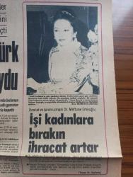 Hürriyet Gazetesi - Turkish Newspaper - 1 Kasım 1981 - Hamburg'da 30 Türk denizci bir gemiye el koydu - denizciler Hamburg limanında bulunan 6700 gros tonluk Marianne Adlı geminin bütün girişlerini barikatlarla kapattı Fotoğrafı - İstanbul Bakırköy Bağcılar'da silahlı 4 soyguncu 3 milyonluk altın çaldı - Kenan Evren Sadi Irmak ve Bülend Ulusu İktisat Kongresi için İzmir'e gidiyor - göz kapağına felç gelen Yüksel Uzel beyin ameliyatı geçirdi Fotoğrafı - Yunan başbakanı Papandreu'nun dostluk mesajı ihtiyatla karşılandı - Fransız sinemasının ünlü yapıtlarından itiraf 10.30'da televizyonda - kan ve para adlı dizi 21.30'da - Greta Garbo 76 yaşına bastı - Kars'ta ikisi çatışma sonucu 8 Dev Yol militanı yakalandı - boksun 80'lik dedeleri ringde kıyasıya dövüştü - Fransa Ligi'nde Engin  Verel 9. Golünü de attı - korkunç bir şey bu atları dopinglemede şampiyonuz - Galatasaraylı Fatih Terim'e 1,5 milyonluk araba hediye edildi fotoğraf - Yeni Zelandalı maratoncu kadın Allison Roe Fotoğrafı