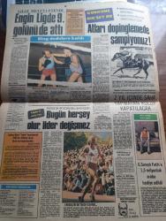 Hürriyet Gazetesi - Turkish Newspaper - 1 Kasım 1981 - Hamburg'da 30 Türk denizci bir gemiye el koydu - denizciler Hamburg limanında bulunan 6700 gros tonluk Marianne Adlı geminin bütün girişlerini barikatlarla kapattı Fotoğrafı - İstanbul Bakırköy Bağcılar'da silahlı 4 soyguncu 3 milyonluk altın çaldı - Kenan Evren Sadi Irmak ve Bülend Ulusu İktisat Kongresi için İzmir'e gidiyor - göz kapağına felç gelen Yüksel Uzel beyin ameliyatı geçirdi Fotoğrafı - Yunan başbakanı Papandreu'nun dostluk mesajı ihtiyatla karşılandı - Fransız sinemasının ünlü yapıtlarından itiraf 10.30'da televizyonda - kan ve para adlı dizi 21.30'da - Greta Garbo 76 yaşına bastı - Kars'ta ikisi çatışma sonucu 8 Dev Yol militanı yakalandı - boksun 80'lik dedeleri ringde kıyasıya dövüştü - Fransa Ligi'nde Engin  Verel 9. Golünü de attı - korkunç bir şey bu atları dopinglemede şampiyonuz - Galatasaraylı Fatih Terim'e 1,5 milyonluk araba hediye edildi fotoğraf - Yeni Zelandalı maratoncu kadın Allison Roe Fotoğrafı