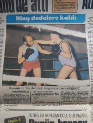Hürriyet Gazetesi - Turkish Newspaper - 1 Kasım 1981 - Hamburg'da 30 Türk denizci bir gemiye el koydu - denizciler Hamburg limanında bulunan 6700 gros tonluk Marianne Adlı geminin bütün girişlerini barikatlarla kapattı Fotoğrafı - İstanbul Bakırköy Bağcılar'da silahlı 4 soyguncu 3 milyonluk altın çaldı - Kenan Evren Sadi Irmak ve Bülend Ulusu İktisat Kongresi için İzmir'e gidiyor - göz kapağına felç gelen Yüksel Uzel beyin ameliyatı geçirdi Fotoğrafı - Yunan başbakanı Papandreu'nun dostluk mesajı ihtiyatla karşılandı - Fransız sinemasının ünlü yapıtlarından itiraf 10.30'da televizyonda - kan ve para adlı dizi 21.30'da - Greta Garbo 76 yaşına bastı - Kars'ta ikisi çatışma sonucu 8 Dev Yol militanı yakalandı - boksun 80'lik dedeleri ringde kıyasıya dövüştü - Fransa Ligi'nde Engin  Verel 9. Golünü de attı - korkunç bir şey bu atları dopinglemede şampiyonuz - Galatasaraylı Fatih Terim'e 1,5 milyonluk araba hediye edildi fotoğraf - Yeni Zelandalı maratoncu kadın Allison Roe Fotoğrafı