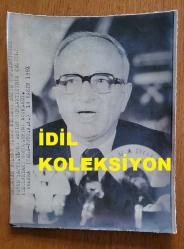 TÜRKİYE CUMHURİYETİ ESKİ BAŞBAKANI ve DENİZ KUVVETLERİ KOMUTANI ORAMİRAL SAİM BÜLENT ULUSU'NUN HABER METİNLİ AJANS-BASIN FOTOĞRAFI - 21 x 16 cm EBADINDA - BÜLENT ULUSU, DÜZENLEDİĞİ 5. BASIN TOPLANTISINDA KONUŞMA YAPARKEN ÇEKİLMİŞ BİR KARE