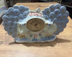 Antika Porselen Tavus Kuşu Saati, Art Nouveau Tarzı, Açık Mavi ve Altın Renkli, Masa Saati Çalışır durumda