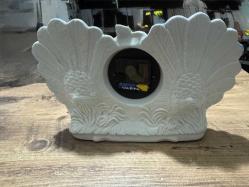 Antika Porselen Tavus Kuşu Saati, Art Nouveau Tarzı, Açık Mavi ve Altın Renkli, Masa Saati Çalışır durumda