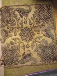 “Geç Osmanlı – Erken Cumhuriyet dönemi, tül üzerine el yapımı cam boncuk nakışı.