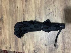 Antika - Knirps Automatic - Alman Mühendisliği Lüks Şemsiye (Sıfır Ayarında) Dünyanın en iyi şemsiye markası olarak bilinen Knirps&rsquo;ten, markanın imzası olan "Kırmızı Nokta" (Die Rote-Punkt) serisi. Çok temiz, etiketi üzerinde, sorunsuz çalışıyor. Tam otomatik açılma mekanizması, rüzgara dayanıklı özel gövde yapısı. Şık siyah deri görünümlü fermuarlı taşıma kılıfı ile birlikte. Ömürlük kullanıma uygun, kompakt ve dayanıklı bir modeldir. Piyasada kolay bulunmayan, koleksiyonluk kalitede bir üründür. - kitantik - kitaLog