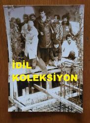 TÜRKİYE CUMHURİYETİ ESKİ BAŞBAKANI ve DENİZ KUVVETLERİ KOMUTANI ORAMİRAL SAİM BÜLENT ULUSU'NUN ORİJİNAL 2'Lİ FOTOĞRAF SETİ - 18 x 13 cm EBADINDA - BÜLENT ULUSU, KIRKLARELİ CAM FABRİKASININ TEMELİNE İLK BETONU DÖKERKEN ve TELEVİZYON CAM SANAYİİ FABRİKASINI GEZERKEN ÇEKİLMİŞ 2 FARKLI KARE. KASIM 1981