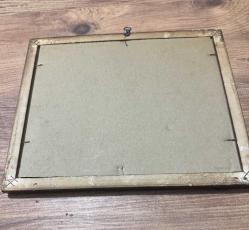 Antika El İşlemeli Ahşap Çerçeveli Büyük Boy Dua Tablosu Tamamen el işçiliği ile oyulmuş, gerçek ahşap çerçeveli çok özel bir manevi tablo. Hem işçiliğiyle antika bir hava katıyor hem de içeriğiyle huzur veriyor. Nazar Ayeti: Korunma ve selamet için. • Bereket (Karınca) Duası: Hanenize ve iş yerinize bolluk getirmesi için. • Ayetel Kürsi: Manevi zırh ve koruma için