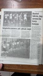 CUMHURİYET SPOR HAFTALIK PARASIZ DERGİSİ - 7 TEMMUZ 1987 — SAYI: 46 - ABDÜLKADİR YÜCELMAN – NADİR NADİ – HASAN CEMAL – EMİNE UŞAKLIGİL – OKAY GÖNENSİN – TANER KUTLAY – METİN OKTAY – LEVENT EFE – CEMAL DOĞANAY – ZEKERİYA ALP – HABİB YALÇIN – GÜRCAN BİLGİÇ – ERDİ – UMRAN KABACI – ALİ SUAT EKİNCİ – TANJU ÇOLAK – SAVAŞ – ORHAN – YAŞAR – ŞENOL – BEDRİ ZENGİNKUZUCU – ÜNAL İNCE – DERWALL – MEHMET KAYA – GÖKHAN ERSAN – ŞÜKRÜ ÖZDEMİR-  TAÇSIZ KRAL METİN OKTAY (ÇİZGİ ROMAN / YAŞAM ÖYKÜSÜ) – WIMBLEDON’DA ÇİLEK VE KREMA – BURSA YILDIZ KIZLAR TÜRKİYE BASKETBOL ŞAMPİYONASI – AVRUPA’DAN RAKİP ARIYORUZ (NAPOLI, REAL MADRİD) – FENERBAHÇELİ ERDİ İLE RÖPORTAJ – ŞEN OL BEŞİKTAŞ – FEYYAZ VE BÜNYAMİN TARTIŞMASI – SAMSUN’DA BÜYÜK FİRAR – UNIVERSIAD’A HAZIRLIK (ZAGREB) – AT YARIŞLARI – HAKEM/MERAKLI – RALLİ: 16. GÜNAYDIN-MARLBORO TÜRKİYE RALLİSİ – OKURLARDAN: TRANSFERLER VE TARAFTARLAR, GALATASARAY ŞAMPİYONLUĞU TARTIŞMALARI, TARAFSIZ DERGİ ELEŞTİRİSİ, FENERBAHÇE ŞARKISI - 16 SAYFA