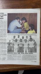 CUMHURİYET SPOR HAFTALIK PARASIZ DERGİSİ - 7 TEMMUZ 1987 — SAYI: 46 - ABDÜLKADİR YÜCELMAN – NADİR NADİ – HASAN CEMAL – EMİNE UŞAKLIGİL – OKAY GÖNENSİN – TANER KUTLAY – METİN OKTAY – LEVENT EFE – CEMAL DOĞANAY – ZEKERİYA ALP – HABİB YALÇIN – GÜRCAN BİLGİÇ – ERDİ – UMRAN KABACI – ALİ SUAT EKİNCİ – TANJU ÇOLAK – SAVAŞ – ORHAN – YAŞAR – ŞENOL – BEDRİ ZENGİNKUZUCU – ÜNAL İNCE – DERWALL – MEHMET KAYA – GÖKHAN ERSAN – ŞÜKRÜ ÖZDEMİR-  TAÇSIZ KRAL METİN OKTAY (ÇİZGİ ROMAN / YAŞAM ÖYKÜSÜ) – WIMBLEDON’DA ÇİLEK VE KREMA – BURSA YILDIZ KIZLAR TÜRKİYE BASKETBOL ŞAMPİYONASI – AVRUPA’DAN RAKİP ARIYORUZ (NAPOLI, REAL MADRİD) – FENERBAHÇELİ ERDİ İLE RÖPORTAJ – ŞEN OL BEŞİKTAŞ – FEYYAZ VE BÜNYAMİN TARTIŞMASI – SAMSUN’DA BÜYÜK FİRAR – UNIVERSIAD’A HAZIRLIK (ZAGREB) – AT YARIŞLARI – HAKEM/MERAKLI – RALLİ: 16. GÜNAYDIN-MARLBORO TÜRKİYE RALLİSİ – OKURLARDAN: TRANSFERLER VE TARAFTARLAR, GALATASARAY ŞAMPİYONLUĞU TARTIŞMALARI, TARAFSIZ DERGİ ELEŞTİRİSİ, FENERBAHÇE ŞARKISI - 16 SAYFA