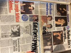 HAFTA SONU DERGİ - GAZETESİ EKSTRA EKİ DOĞUM GÜNÜ HEDİYESİ (TURKİSH -MAGAZINE - NEWSPAPER) - TAM TAKIM 8 SAYFADIR - 17 HAZİRAN 1988 - Sayı:25 -Türkan Şoray-Turan Çevik-Nazan Şoray-Sedef Bozok-Perihan Savaş-Yılmaz Zafer-Yamaha Reklamı-Perran Kutman-Samime Sanay-Hülya Süer-Tarık Akan-Kadir İnanır-Yaşar Şerbetçi-Mazhar-Fuat-Özkan-Şarkıcı Tülay-Vahdet Vural kaset reklamı-Wolfgang Furniss-Yasemin evcim-Filiz Akın-Rıza Silahlı Poda-Yaşar Alptekin-Bedrettin Dalan-Aldo Baldini-Zeyno erkman-Tanyeri erkman-Gezin Mavituncalılar-Kenan Evren’den mutlu evliliğin sırrı-Çağla Sakarya-Berrin Bacıoğlu-Yelda Kibar-Gülay Aktaş-Özcan Tokuş