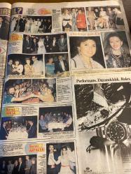 HAFTA SONU DERGİ - GAZETESİ EKSTRA EKİ DOĞUM GÜNÜ HEDİYESİ (TURKİSH -MAGAZINE - NEWSPAPER) - TAM TAKIM 8 SAYFADIR - 17 HAZİRAN 1988 - Sayı:25 -Türkan Şoray-Turan Çevik-Nazan Şoray-Sedef Bozok-Perihan Savaş-Yılmaz Zafer-Yamaha Reklamı-Perran Kutman-Samime Sanay-Hülya Süer-Tarık Akan-Kadir İnanır-Yaşar Şerbetçi-Mazhar-Fuat-Özkan-Şarkıcı Tülay-Vahdet Vural kaset reklamı-Wolfgang Furniss-Yasemin evcim-Filiz Akın-Rıza Silahlı Poda-Yaşar Alptekin-Bedrettin Dalan-Aldo Baldini-Zeyno erkman-Tanyeri erkman-Gezin Mavituncalılar-Kenan Evren’den mutlu evliliğin sırrı-Çağla Sakarya-Berrin Bacıoğlu-Yelda Kibar-Gülay Aktaş-Özcan Tokuş