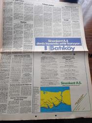 Hürriyet Gazetesi - Turkish Newspaper - 17 Ağustos 1980 - erken seçim gündeme geldi liderler ard arda konuşmaya başladı - Başbakan Süleyman Demirel'in İstanbul tatili bitti Fotoğrafı - anarşi Dün 9 can aldı - direnişçi gardiyanlar Adana'dan sürüldü - uzun Bayram tatilinden dönüş telaşı başladı Fotoğrafı - Alparslan Türkeş anarşi temel hükümeti zamanında tam 4 misli arttı - Polonya grevleri izlemeye giden gazetecileri sınır dışı etti - Bülent Ersoy'un otomobille çarpan Tomris Ünal Fotoğrafı - İran Devlet Başkanı Beni Sadr'ın helikopteri Irak sınırında düştü - Bülent Ecevit sağ terörü açıkça Adalet Partisi iktidarı koruyor - ipler kimin elinde yazan ve çizen Cemal Dündar - Hırsız yazan ve çizen Faruk Geç - DYO boya - sıkılmadan izlenecek bir film Ömer Hayyam 10.25 de televizyonda - saraydan sürgüne  Şah'ın fotoromanı - sevmek zamanı filmi başrollerde Müşfik Kenter Sema Özcan 18.20 de televizyonda - Fatoş karikatür - Güngörmüşler karikatür - Billy Carter Libya'dan aldığı parayı veriyor