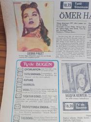 Hürriyet Gazetesi - Turkish Newspaper - 17 Ağustos 1980 - erken seçim gündeme geldi liderler ard arda konuşmaya başladı - Başbakan Süleyman Demirel'in İstanbul tatili bitti Fotoğrafı - anarşi Dün 9 can aldı - direnişçi gardiyanlar Adana'dan sürüldü - uzun Bayram tatilinden dönüş telaşı başladı Fotoğrafı - Alparslan Türkeş anarşi temel hükümeti zamanında tam 4 misli arttı - Polonya grevleri izlemeye giden gazetecileri sınır dışı etti - Bülent Ersoy'un otomobille çarpan Tomris Ünal Fotoğrafı - İran Devlet Başkanı Beni Sadr'ın helikopteri Irak sınırında düştü - Bülent Ecevit sağ terörü açıkça Adalet Partisi iktidarı koruyor - ipler kimin elinde yazan ve çizen Cemal Dündar - Hırsız yazan ve çizen Faruk Geç - DYO boya - sıkılmadan izlenecek bir film Ömer Hayyam 10.25 de televizyonda - saraydan sürgüne  Şah'ın fotoromanı - sevmek zamanı filmi başrollerde Müşfik Kenter Sema Özcan 18.20 de televizyonda - Fatoş karikatür - Güngörmüşler karikatür - Billy Carter Libya'dan aldığı parayı veriyor